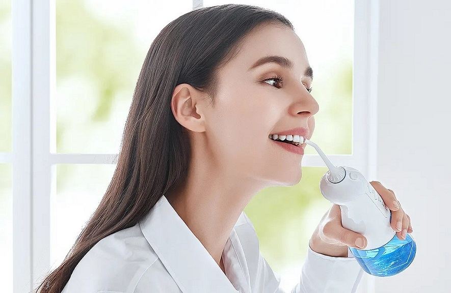 Is Water Flossing Better Than String Flossing? Full comparison!